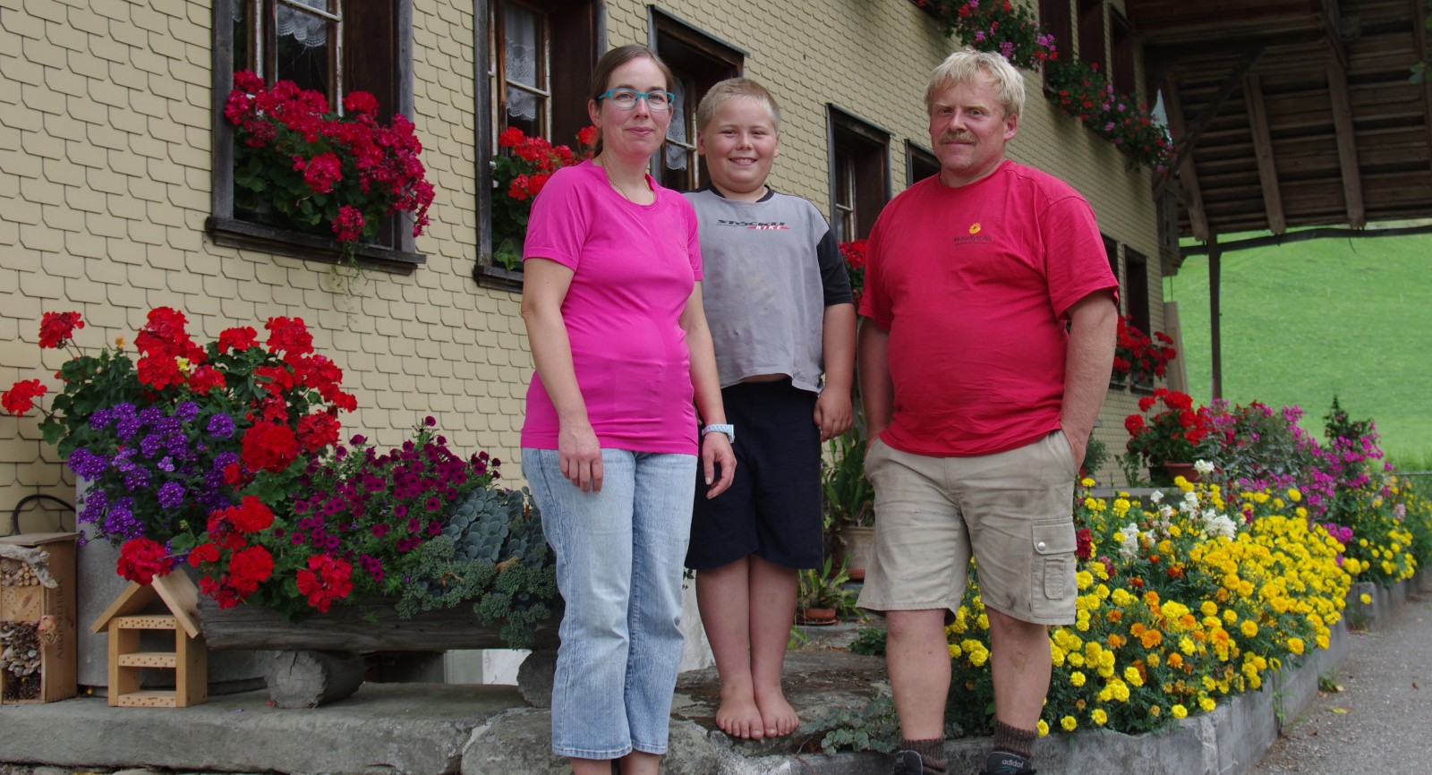 Fritz und Alexandra Beer mit ihren jüngsten Sohn sind von der Bio-Landwirtschaft überzeugt.