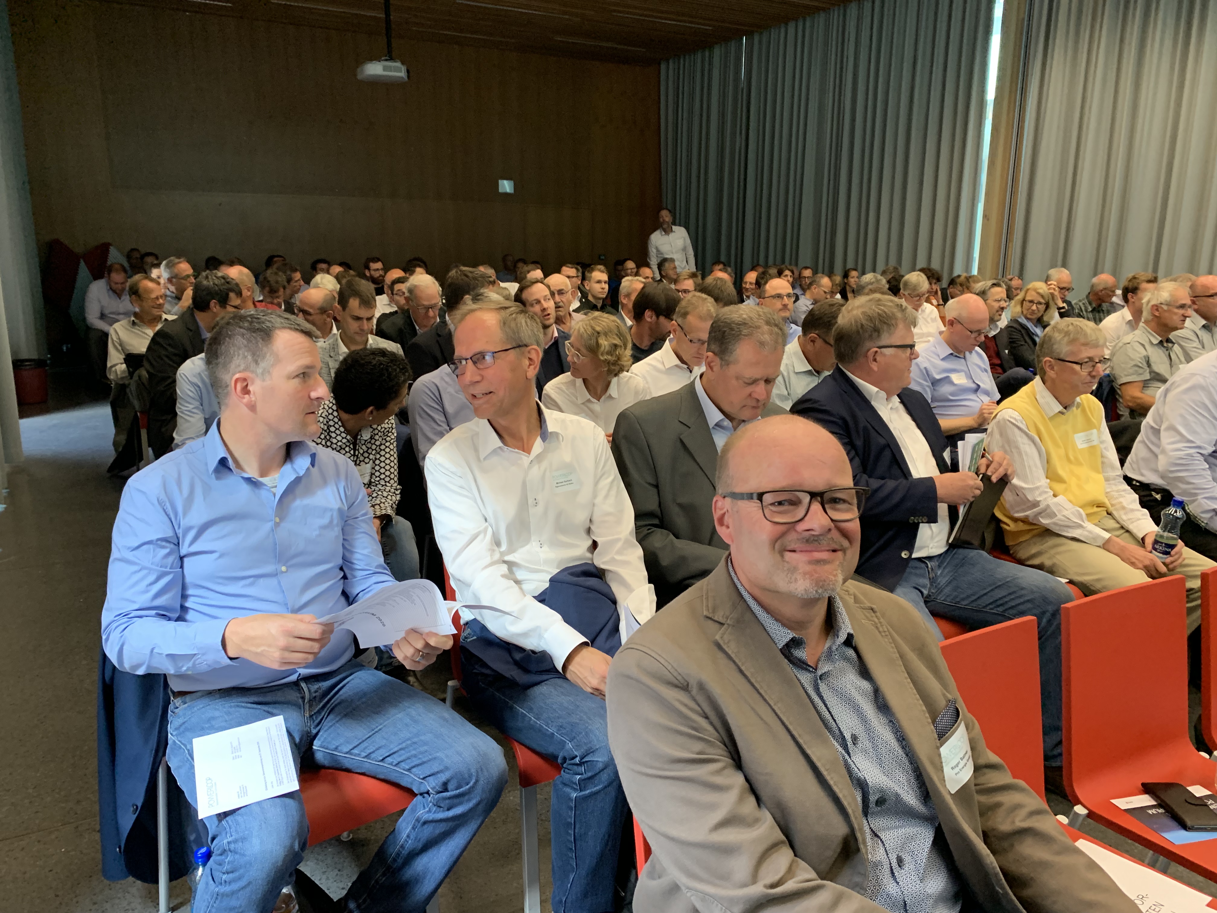 Mehr als 160 interessierte Zuhörer - darunter auch Jörg Jermann / Vorstand, Michael Sarbach (CEO RWB) und Roger Balmer / Referent