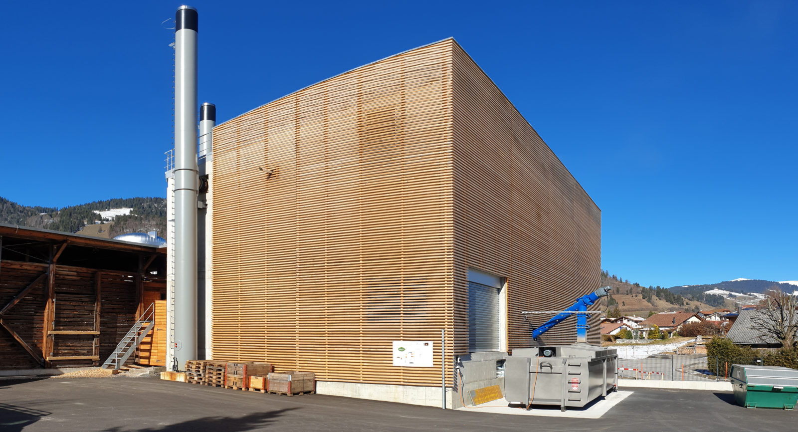 Seit Herbst 2019 ist die erneuerte Energiezentrale in Betrieb, um das Fernwärmenetz in Charmey weiter mit erneuerbarer Energie zu versorgen.