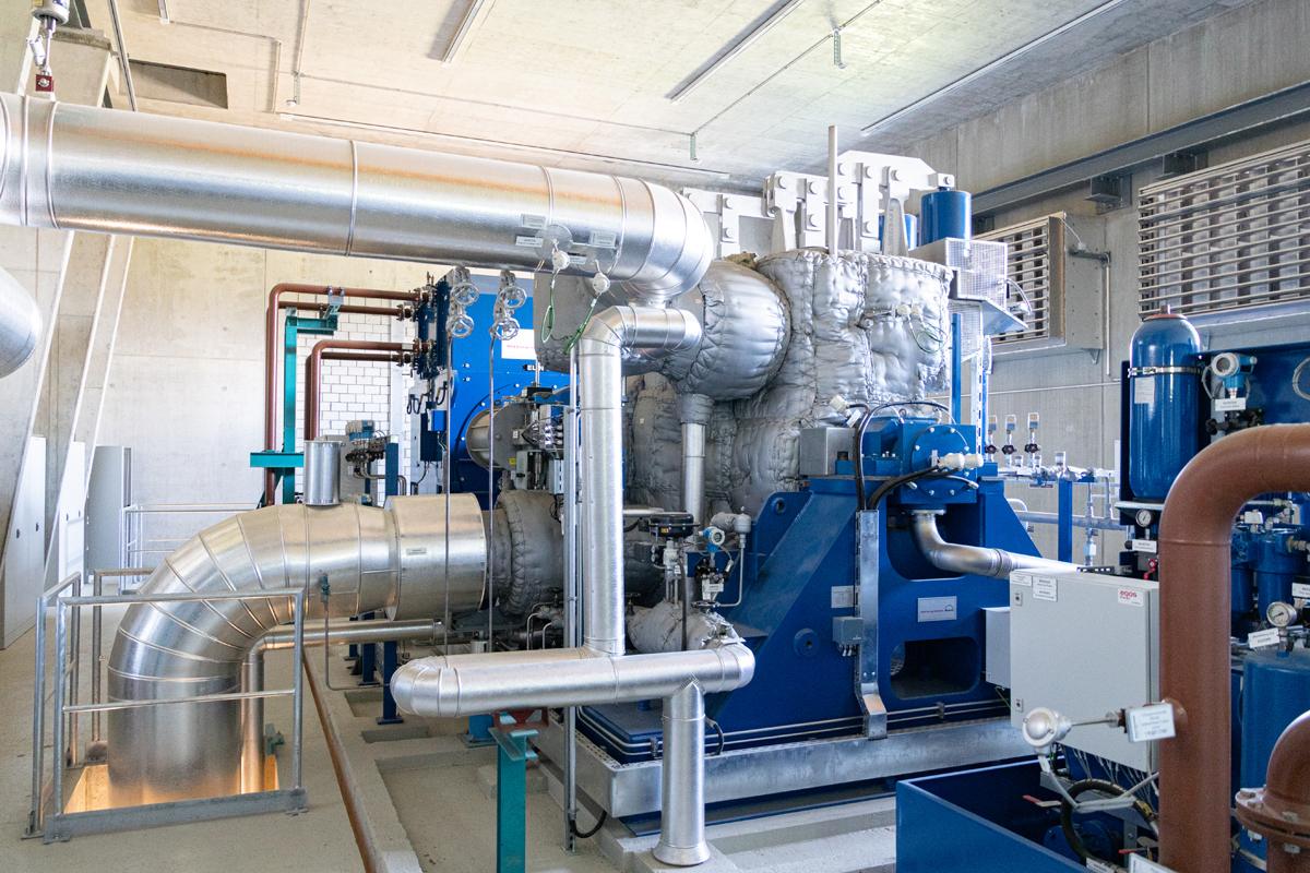 Fernwärme & Ökostrom aus Holz und Biogas – Aus einer Pioniertat wird eine grosse Innovation 4 20231004 EnergieAusserschwyz 9S